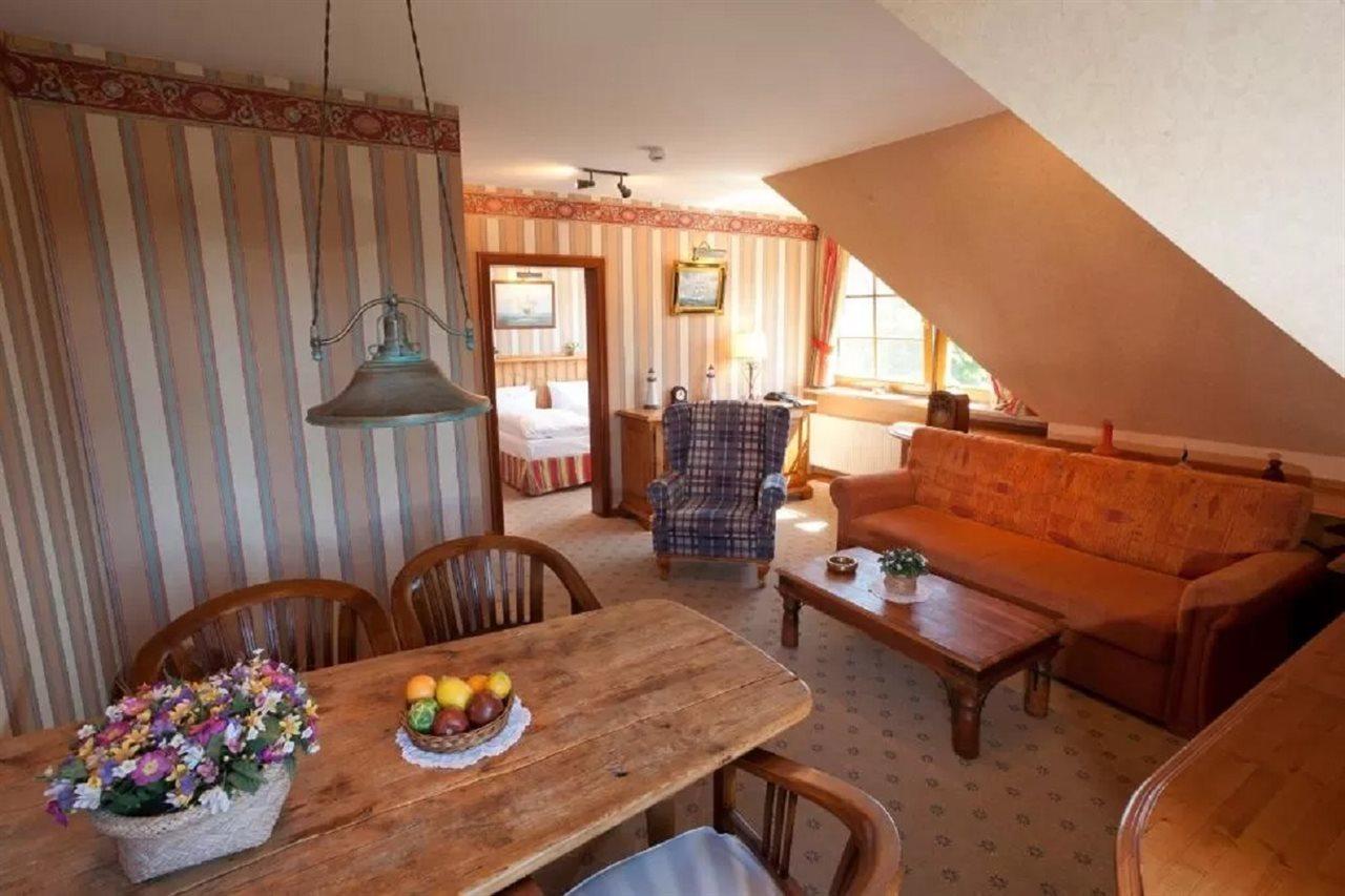 Moby Dick Hotel & Ferienwohnungen Wustrow  Esterno foto
