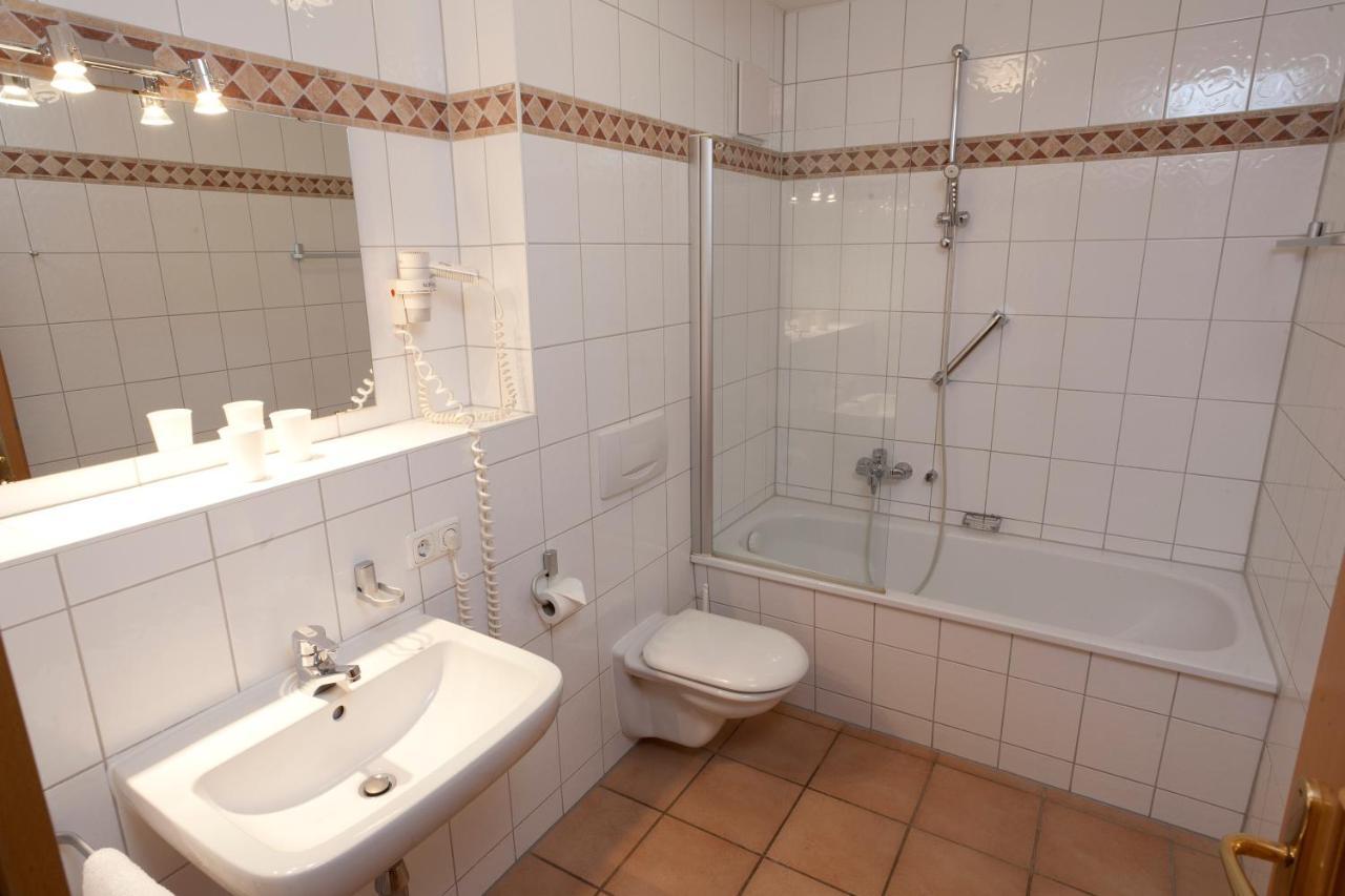 Moby Dick Hotel & Ferienwohnungen Wustrow  Esterno foto