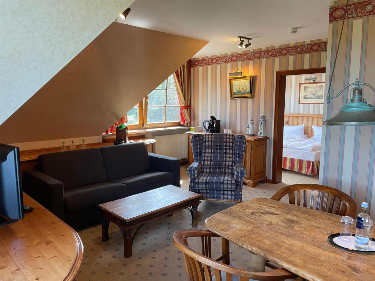Moby Dick Hotel & Ferienwohnungen Wustrow  Esterno foto