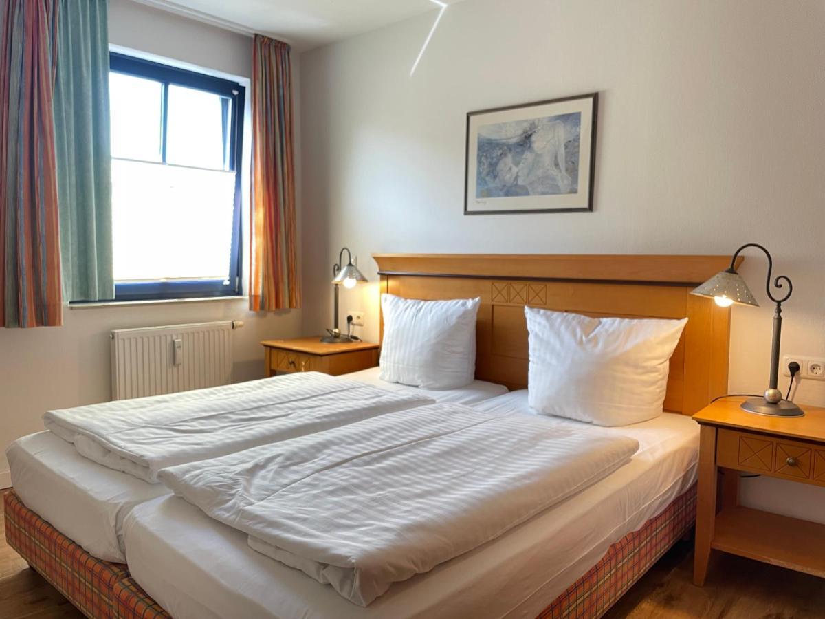 Moby Dick Hotel & Ferienwohnungen Wustrow  Esterno foto